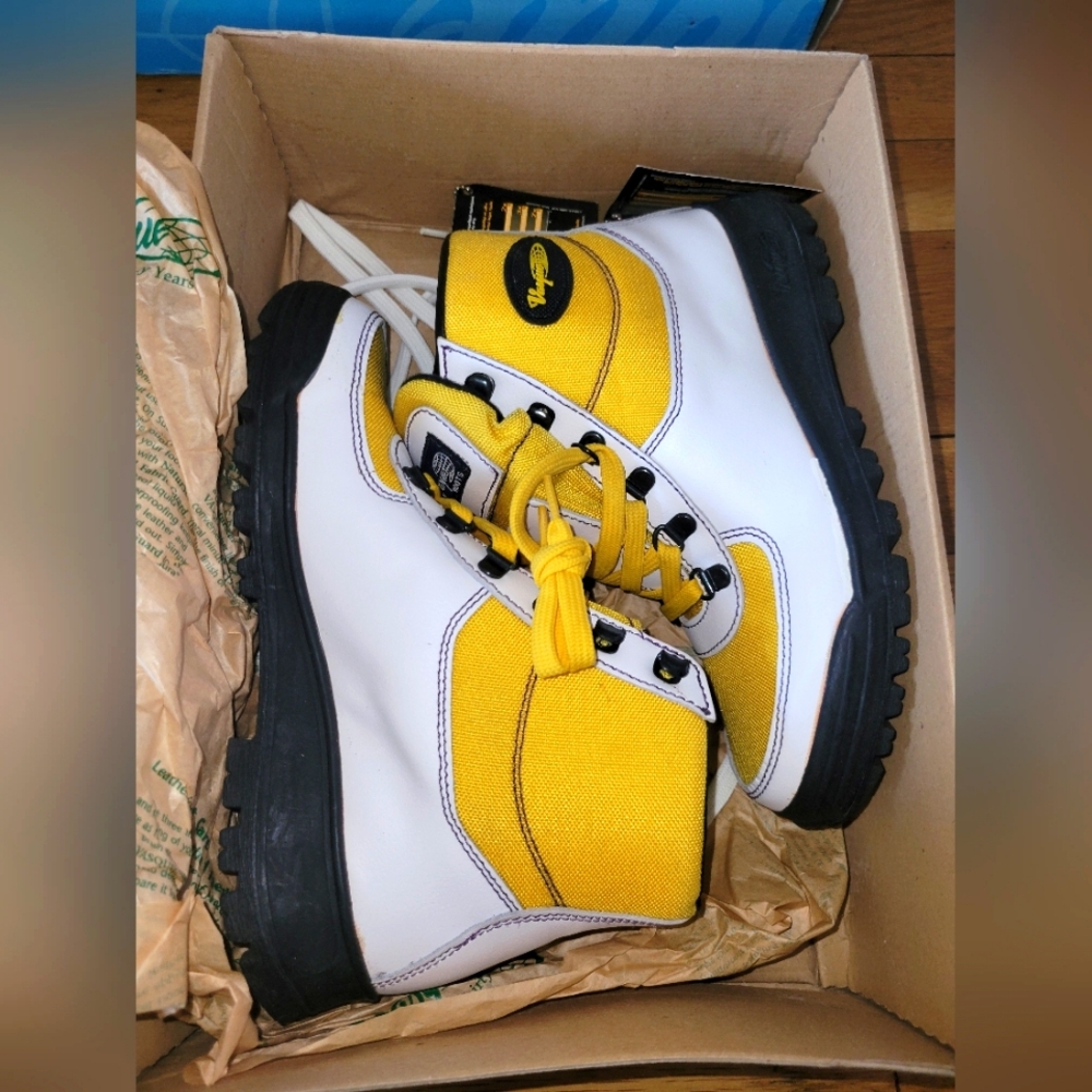BNIB Vasque boots white/yellow 4.5y/6 women's deadstock pre-2000s